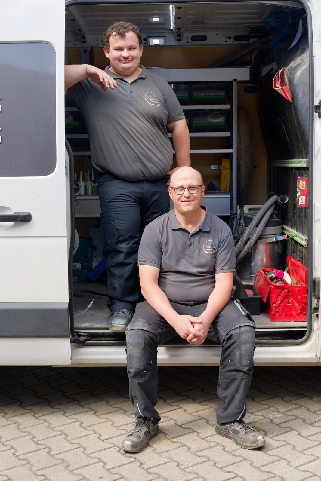 Handwerker im Transporter
